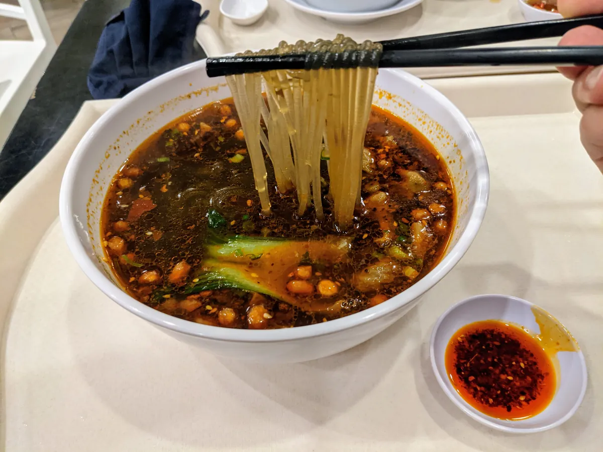 Chongqing hot and sour sweet-potato noodles with toppings