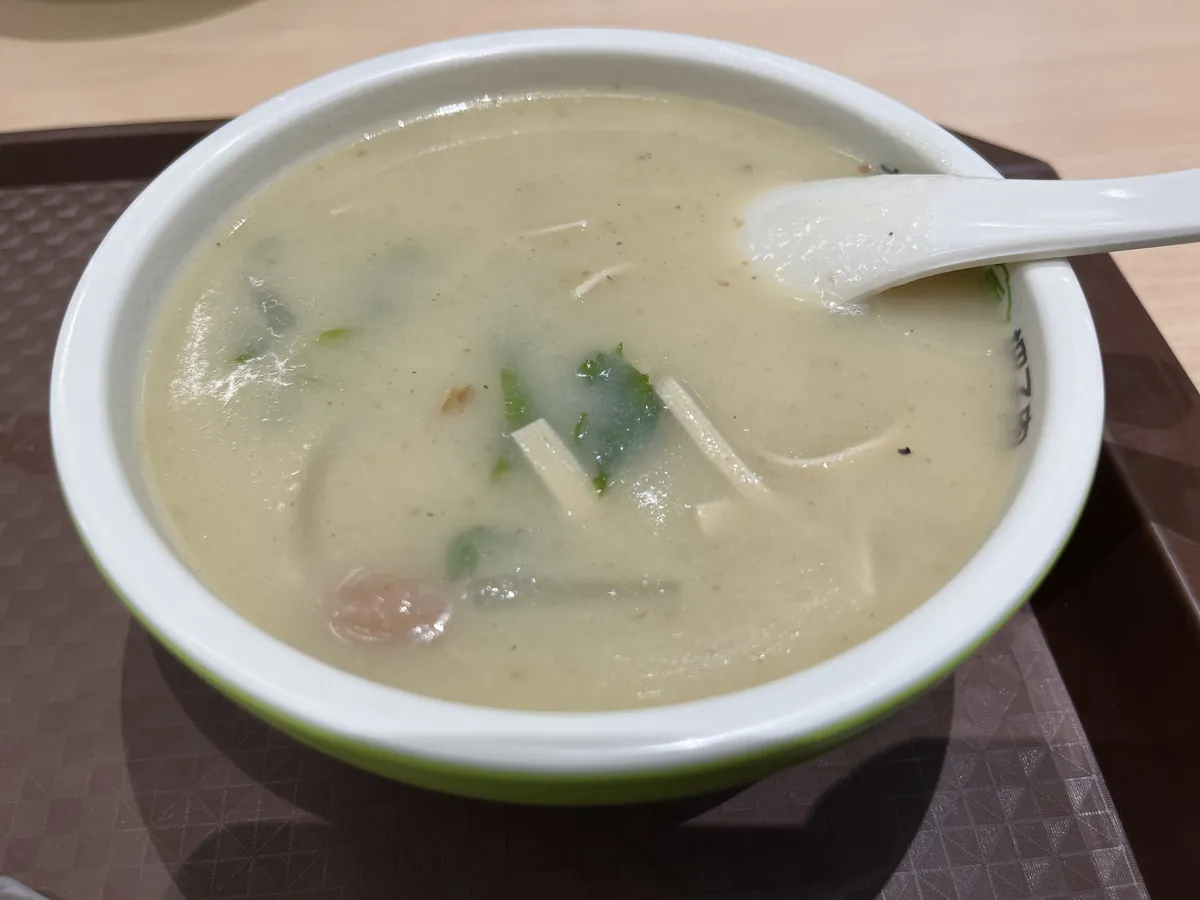盛在碗中的济南咸香甜沫