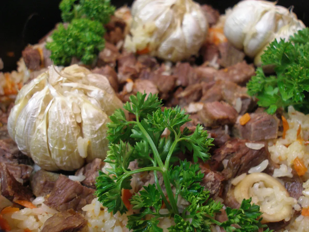 胡萝卜与羊肉烹制的喀什手抓饭