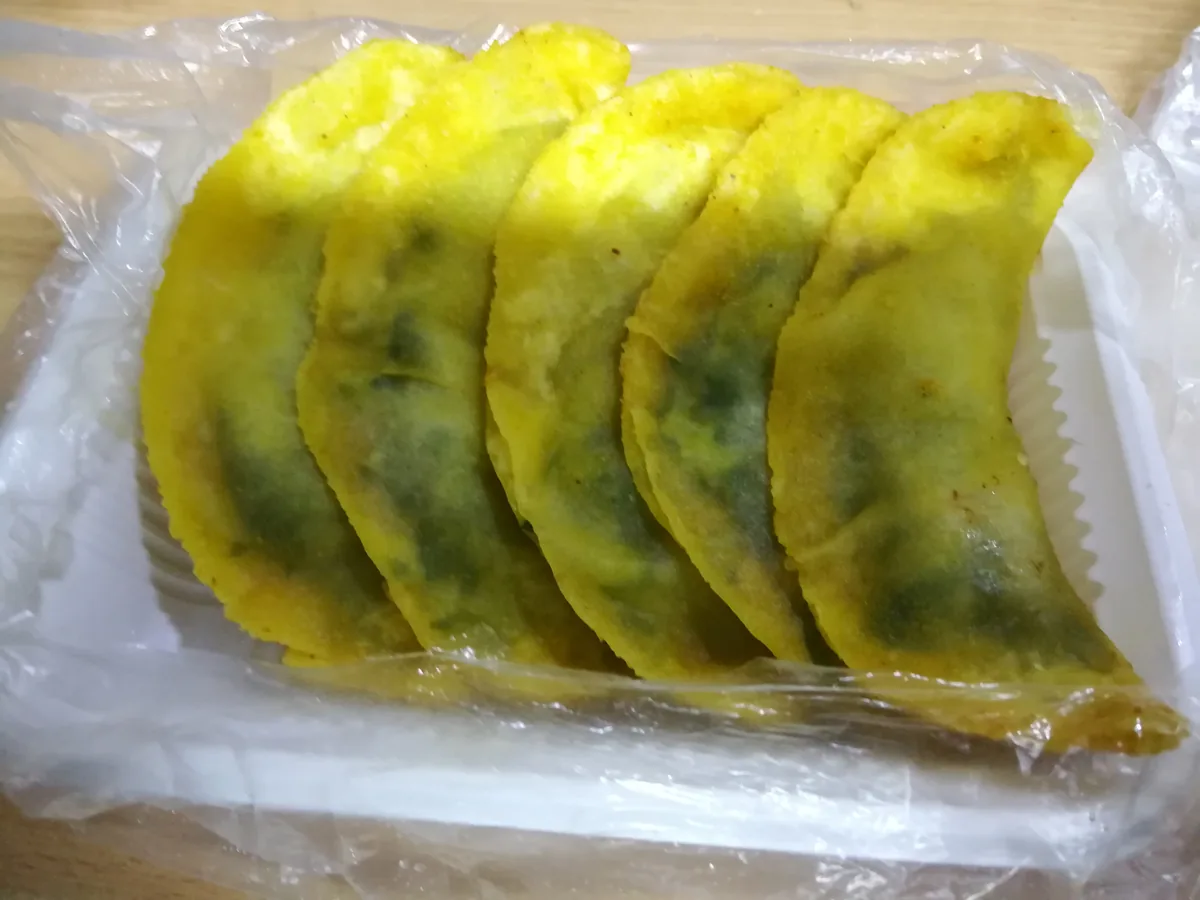 Golden pan-fried guotie dumplings