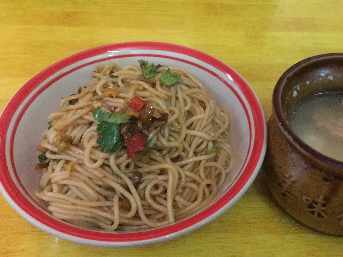 Nanchang earthenware pot soup simmered in a small crock