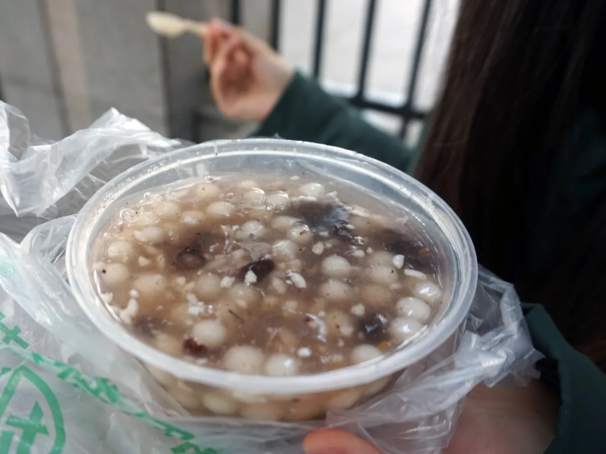 赤豆与小元宵煮成的酒酿甜羹