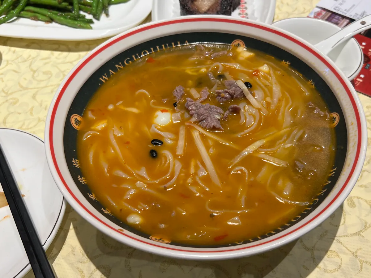 酸笋、豆豉与牛肉搭配的南宁老友粉