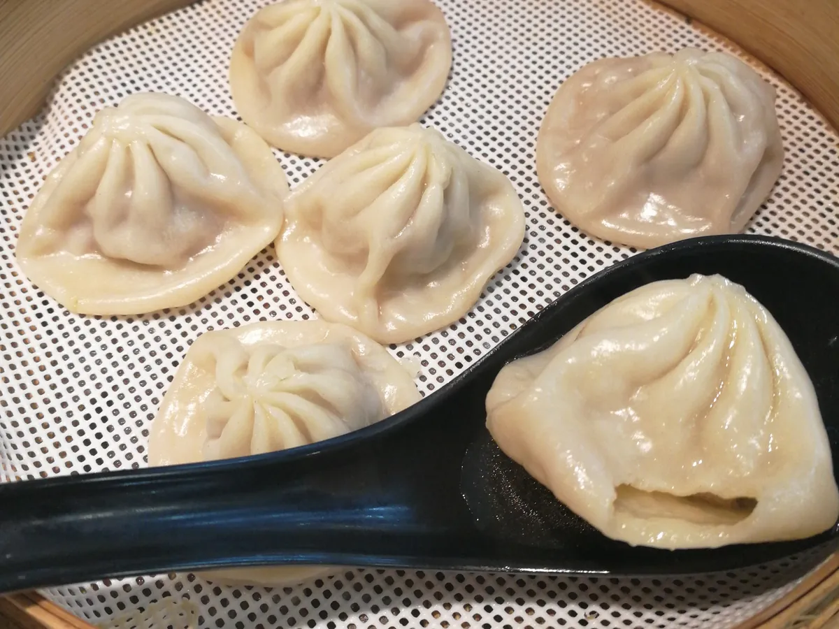 竹蒸笼中的上海小笼包