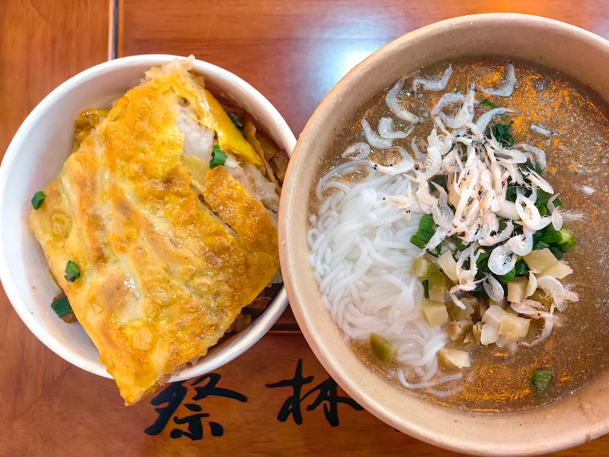武汉鲜鱼糊汤粉与豆皮早餐