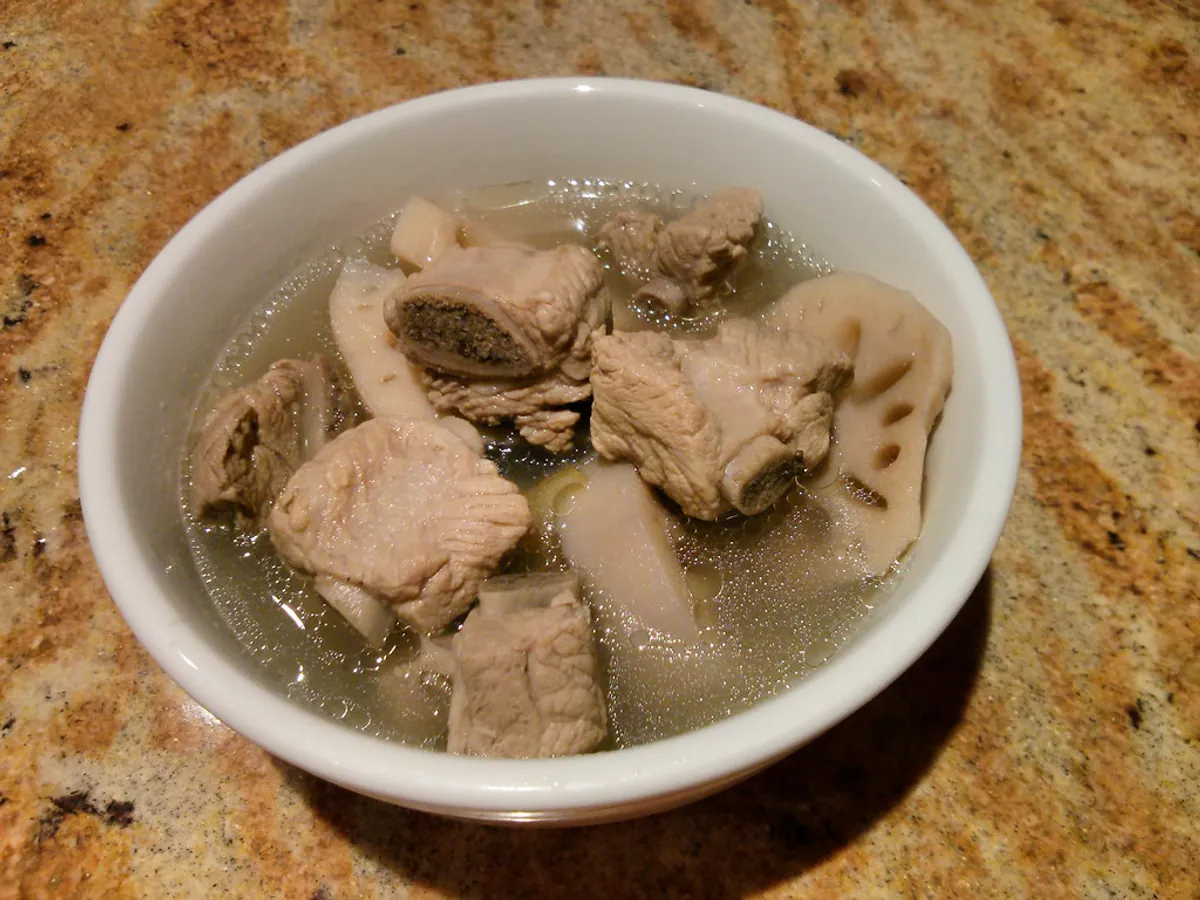 莲藕与排骨炖成的湖北汤