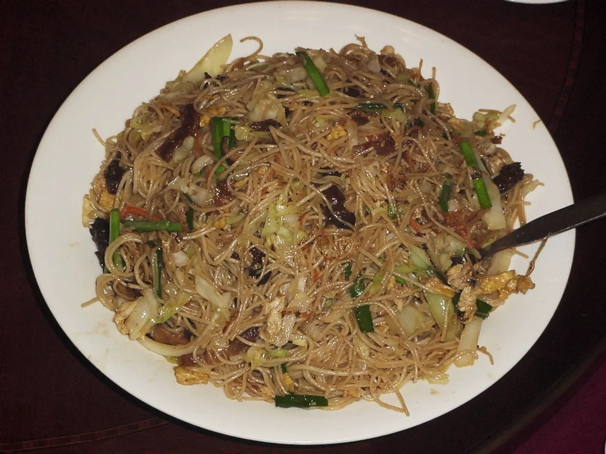 海鲜配菜炒制的厦门米粉