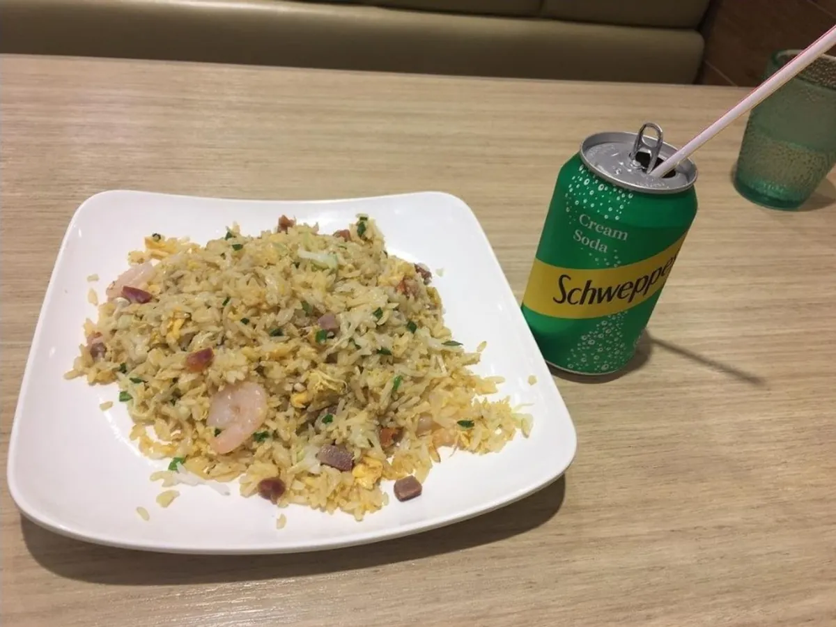 虾仁与鸡蛋搭配的扬州炒饭